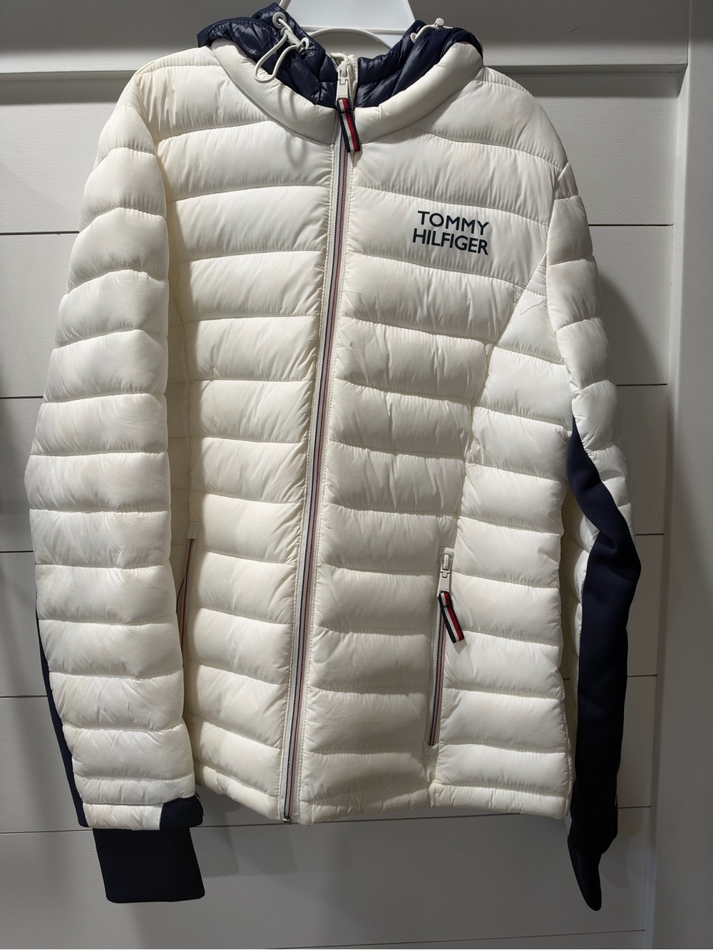 Tommy Hilfiger women’s White Puffer Jacket with Navy Accents